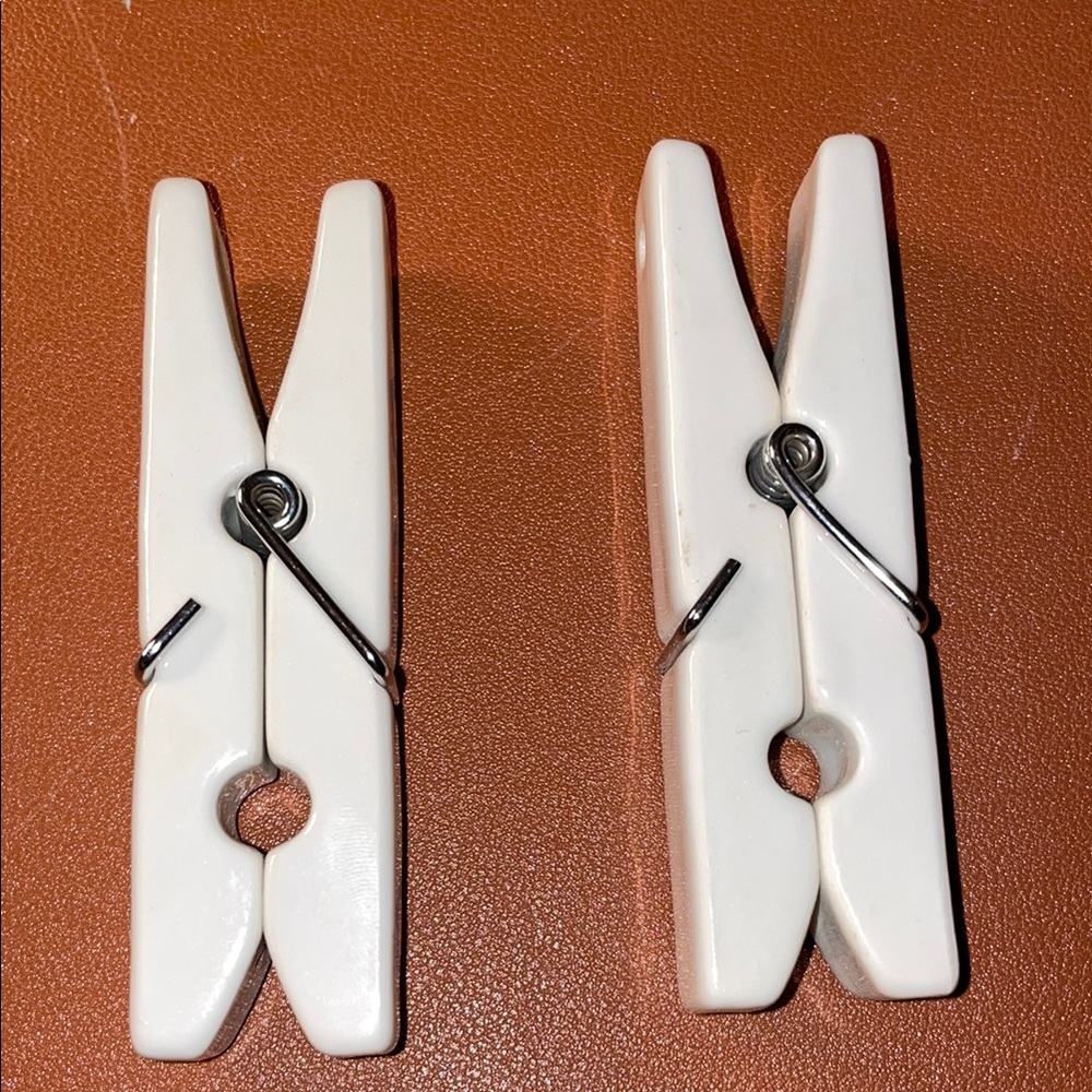 Vintage - Crowning touch ceramic clothespin clip set. Made in Japan. - Picture 2 of 6